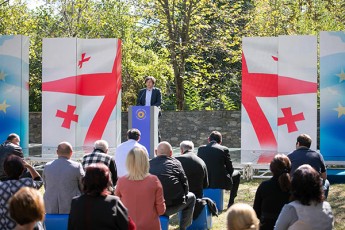 Cvens-gundSi-raWis-mimarT-gansakuTrebuli-damokidebuleba-da-siyvarulia-garda-imisa-rom-es-aris-emociebi-es-yvelaferi-konkretul-saqmeebSia-gamoxatuli