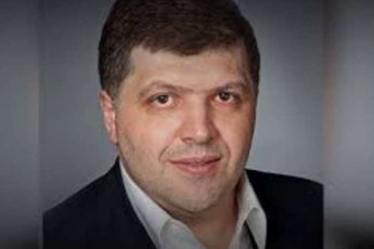 vin-aris-daviT-xidaSeli-romelmac-saqarTvelos-daviT-garejTan-dakavSirebuli-rukebi-gadasca