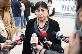 iveri-melaSvilis-meuRle-es-iyo-bombi-romelic-unda-aefeTqebinaT-arCevnebis-win-erTi-kviriT-adre---Cemma-meuRlem-amxela-sibinZure-ver-moiTmina