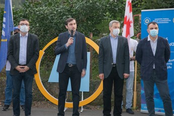 resan-konceliZe-da-tite-aroSiZe-axalsoflis-adlisaa-da-aeroportis-dasaxlebis-macxovreblebs-Sexvdnen