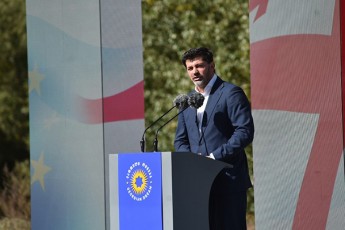 Cvenma-xalxma-kidev-erTxel-unda-gaakeTos-arCevani-mzrunvel-efeqtur-xelisuflebasa-da-moZalade-avtoritarul-saxelmwifos-Soris