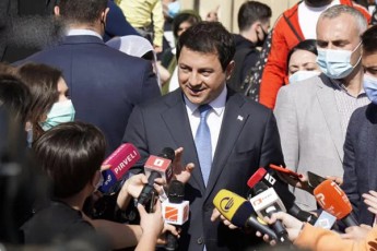 arCil-TalakvaZe-opoziciaze-gegmebze-saubris-nacvlad-kamaToben-vin-iqneba-maTi-premieri-da-warmoadgines-150-kandidati-premier-ministrobis-poziciaze---amas-sazogadoeba-uyurebs