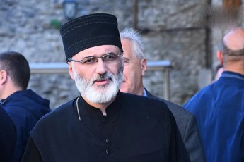 dekanozi-andria-jaRmaiZe-Zalian-xelovnuria-am-didi-problemis-centrSi-ori-adamianis-dayeneba---SesaZloa-rom-es-ori-adamianiT-ar-Semoifarglebodes