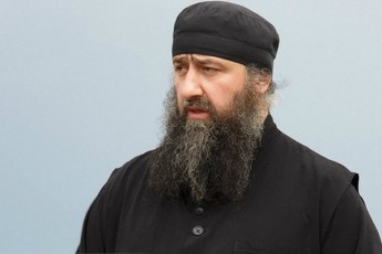 maqvs-dokumenti-romelsac-14-wamyvani-mecnieri-da-kartografi-awers-xels---raze-saubrobs-arqimandrati-kirioni