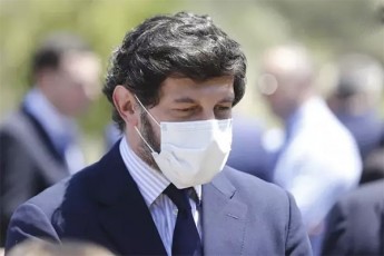kaxa-kalaZe-msoflioSi-uamravi-adamiania-visac-CemTan-foto-aqvs-gadaRebuli-Tu-raime-kanonsawinaaRmdego-xdeba-Sesabamisi-reagireba-mohyveba