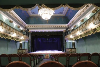 qarTuli-ocnebis-liderebma-fondi-qarTus-mier-srulad-restavrirebuli-senakis-dramatuli-Teatri-daaTvalieres
