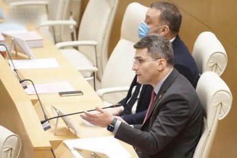 irakli-kobaxiZis-gancxadebiT-mamuka-mdinaraZe-TviTizolaciaSia-gadasuli-iqidan-gamomdinare-rom-mas-uSualo-kontaqti-hqonda-nino-wilosanTan