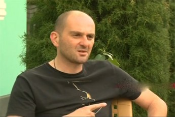 eqskluzivi---zugdidiSi-momxdari-Tavdasxmis-erT-erTi-mTavari-mZevali-kurieris-kiTxvebs-pasuxobs