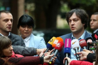 irakli-kobaxiZe-qarTu-jgufis-yofili-vice-prezidentis-interviuze-es-iyo-ori-adamianis-Woraoba-romelTagan-erT-erTi-iyo-cnobili-kagebeSniki-Tan-kagebes-maRalCinosani