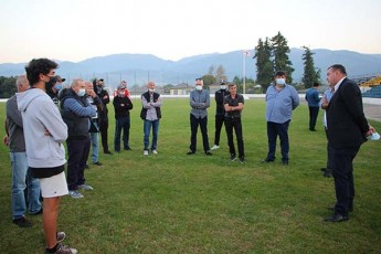 qarTuli-ocnebis-guriis-maJoritari-deputatobis-kandidati-ozurgeTSi-sportsmenebs-Sexvda