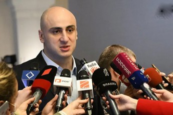 nika-melia-rogorc-Cans-baton-kobaxiZes-sus-ma-miawoda-informacia-rom-opoziciis-StabebSi-xalxmravlobaa-da-CaTvala-rom-es-meore-turisTvis-mzadyofnaa