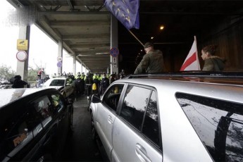 gaerTianebuli-opoziciis-aqtivistebs-samarTaldamcavebi-biZina-ivaniSvilis-biznescentrTan-miaxloebis-uflebas-ar-aZleven