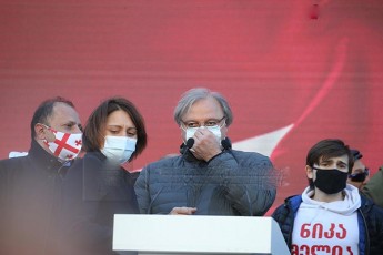 grigol-vaSaZe-iZaxian-gvirabis-bolos-Suqi-gamoCndao-aRar-gaTavda-es-dedaafeTqebuli-gvirabi