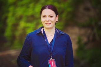 salome-qoqiaSvili-jer-erTma-lodma-ifrina-mere-meorem-mesamem-aseTi-adrec-minaxavs-policielis-Cafxutebis-qveS-Seyrili-sigaretis-namwvebi-ki-namdvilad-pirvelad-vnaxe