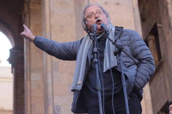 ra-roli-iTamaSa-dialogis-dawyebaSi-grigol-vaSaZis-gancxadebebma---enm-s-partiis-Tavmjdomaris-pozicias-araerTgvarovani-Sefasebebi-mohyva