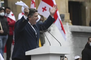 gigi-ugulava-Cven-vikribebiT-Cven-gvebrZvian-Cven-Tavs-gvesxmian-Cven-gvapatimreben-magram-Cven-mainc-vimarjvebT-imitom-rom-Cven-varT-marTlebi