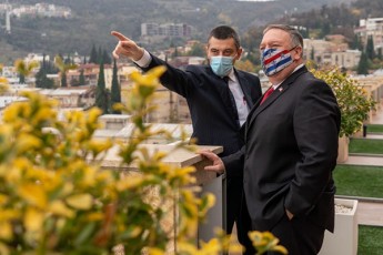maik-pompeo-SesaniSnavia-giorgi-gaxariasa-da-daviT-zalkalianTan-Sexvedra-kidev-erTxel-davadasture-saqarTvelos-suverenitetisa-da-teritoriuli-mTlianobisadmi-amerikis-uryevi-mxardaWera