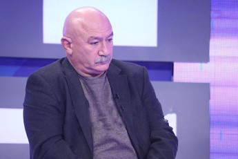 vasil-maRlaferiZe-me-mainc-vfiqrob-rom-parlamentSi-Sevlen-radgan-sxva-gamosavali-ar-aris-meore-gamosavali-revoluciaa-revolucia-ki-ara-raRac-ambavi-romelic-ar-moxdeba