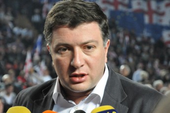 gigi-ugulava-karasinTan-daxuruli-WukWuki-saocari-SedegiT-dasrulda-abaSiZem-Tavze-vazelini-waisva
