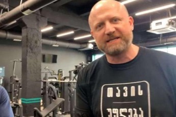 zurab-jafariZe-fitnes-darbazs-sacxovrebel-saxlad-vqiraob-SegiZliaT-moxvideT-da-aq-ivarjiSoT