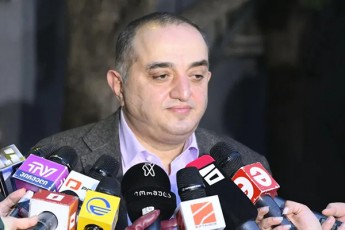 koba-nayofias-gancxadebiT-opoziciam-elCebs-maTi-moTxovnebi-werilobiT-gadasca-da-werilobiT-pasuxebs-elodebian-qarTuli-ocnebisganac