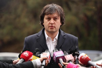 irakli-kobaxiZe-Cven-unda-vimoqmedoT-ara-daTmobis-aramed-im-principiT-ra-sWirdeba-qveynis-swor-ganviTarebas