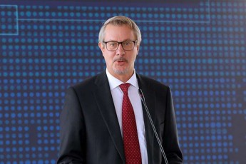 karl-harceli-diskusiebis-dros-konfidencialobis-dacvaSi-arademokratiuli-araferia-aseTia-saerTaSoriso-praqtika-da-standarti