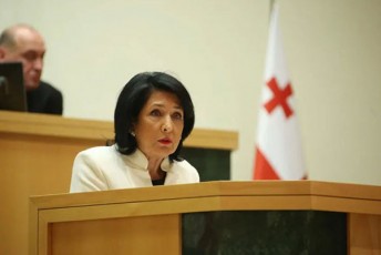 prezidenti-vwuxvar-rom-am-parlamentSi-nawilma-airCia-gareT-darCena---imeds-gamovTqvam-rom-es-parlamenti-Seivseba-rogorc-saWiroa