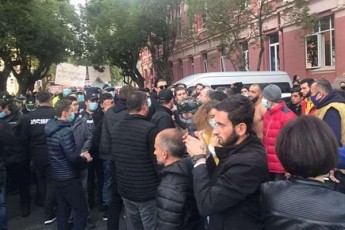 policiisadmi-daumorCileblobis-gamo-baTumSi-aqciaze-ramdenime-aqtivisti-daakaves