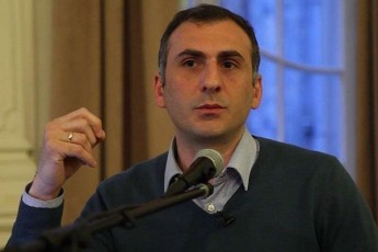 aleko-elisaSvili-nacionaluri-moZraobis-xelisuflebaSi-yofnis-dros-Tu-gansxvavebulad-fiqrobdi---ruseTis-agenti-iyavi-axla-opoziciaSi-arian-da-sxvanairad-Tu-fiqrob---biZinaze-xar-gayiduli