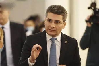 mamuka-mdinaraZe-iusticiis-ministrobaze-cxovrebaSi-arafers-gamovricxav-Tumca-aranairi-konsultacia-ar-yofila