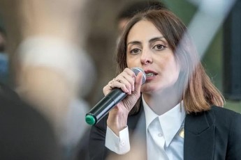 xatia-dekanoiZe-warmomadgenloba-romelic-opizicias-unda-hqonoda-gayalbebul-parlamentSi-unda-iyos-xalxSi-saprotesto-aqciebiT-mxilebiT-saerTaSoriso-partniorebTan-urTierTobiT