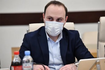 anri-oxanaSvili-viTom-vinmes-dafinansebas-vuwyvetT-aris-tyuili---opozicias-movuwodeb-meore-mosmenis-farglebSi-mainc-movidnen-da-dasvan-kiTxvebi-romelzec-kamerebis-win-wuxan