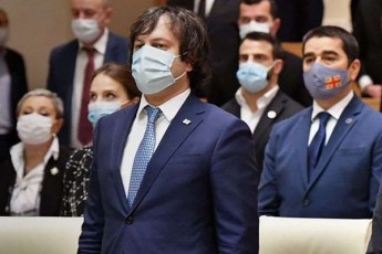 irakli-kobaxiZe-kanonproeqtTa-paketis-zogadi-mizani-aris-pasuxis-gacema-sabotaJze-romelic-xorcieldeba-parlamentze-konkretuli-politikuri-partiebis-mxridan