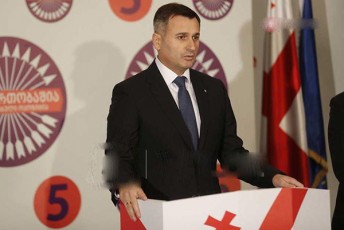daviT-kirkitaZe-nika-melia-da-grigol-vaSaZe-erTmaneTisgan-Zalian-gansxvavdebian-politikuri-warsuliTac-da-xasiaTiTac