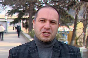 givi-miqanaZe-opozicias-movuwodebT-konstituciur-CarCoebs-daubrundnen-SesaZlebloba-unda-gamoiyenon-rom-TavianTi-mxardamWerebis-interesebi-maRali-tribunidan-gaaxmovanon-