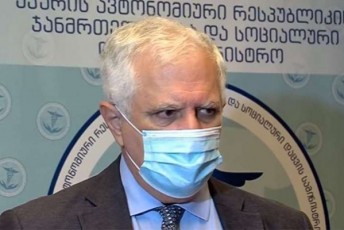 amiran-gamyreliZe-koronavirusis-axali-Stami-ar-aris-ufro-agresiuli-Tumca-mecnierebi-amboben-rom-is-axalgazrdebSi-ufro-advilad-vrceldeba