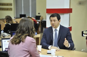 arCil-TalakvaZe-modelirebul-realobaSi-varT-roca-wagebuli-politikosebi-arCevnebSi-gasul-politikosebs-mandatebs-axevineben