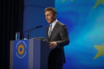biZina-ivaniSvili-politikaSi-Cemi-mosvlisas-udidesi-riskebi-arsebobda-dacvas-yovel-diliT-axal-axal-informacias-uyridnen-megobrebi-axla-im-xids-rom-gadaivliT-iq-agafeTqebeno