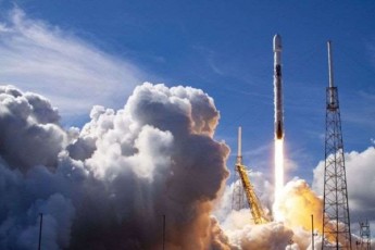 SpaceX-ma-orbitaze-erTi-raketiT-Tanamgzavrebis-rekorduli-raodenoba-gaiyvana