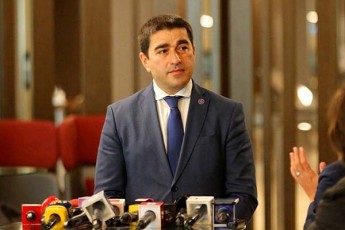 Salva-papuaSvili-movuwodeb-oponentebs-Tvali-gausworon-simarTles-romelic-endiaiskvleviTac-dadasturda-da-miiRon-mandati-romelic-amomrCevelma-maT-uboZa