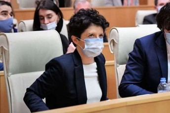 Tea-wulukiani-aleko-elisaSvils-nika-gvaramias-telefonis-nomers-CagawerinebT-daurekeT-da-rasac-gikarnaxebT-imaze-isaubreT-arCevnebi-Tu-gayalbda-aq-ras-akeTebT