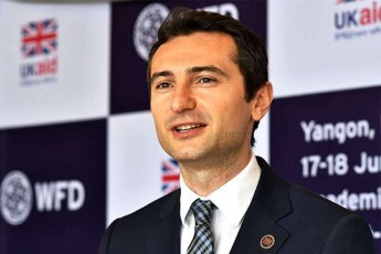 kaxa-kuWava-evropuli-parlamentarizmis-praqtikaSi-yvela-miesalmeba-saparlamento-eniT-saubars-saparlamento-formatis-gamoyenebas-da-ara-quCasa-da-boikots