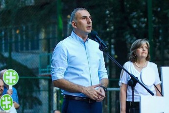 aleko-elisaSvili-giorgi-vaSaZes-premieroba-xom-undoda-Sexvdes-qarTul-ocnebas-da-ukan-daaxevinos