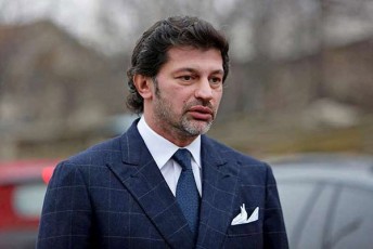 kaxa-kalaZe-cdiloben-sazogadoebis-SecdomaSi-Seyvanas-TiTqos-mmarTvel-partiaSi-dapirispirebaa-Tumca-vxedavT-rom-daSla-opoziciaSi-mimdinareobs