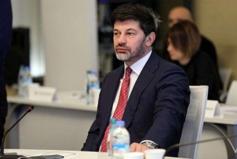 kaxa-kalaZe-saakaSvils-surs-areuloba-magram-aravis-gamouva-revolucia-xalxis-polarizeba-kanonis-farglebSi-yvelas-sakadrisi-pasuxi-gaecema