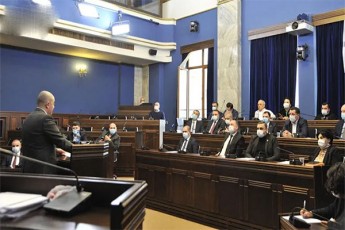 parlamentis-komitetebma-nika-meliasTvis-imunitetis-SeCerebas-mxari-dauWira