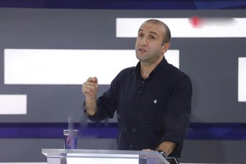 iago-xviCia-ramdeni-xania-miSa-gmirs-eZebs-romlis-cixeSi-jdomaze-xalxs-guli-dawydeba-aseTi-kacis-daWeraze-gasces-nebarTva