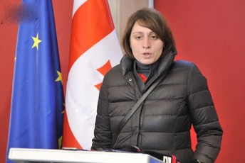 elene-xoStaria-rac-ar-unda-gajiutdes-irakli-kobaxiZe-da-es-agresiuli-radikaluri-jgufi-erTaderTi-gzaa---daviwyoT-saubari-riggareSe-arCevnebze
