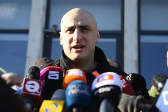 nika-melia-rogorc-arasdros-axla-axlos-varT-axali-arCevnebis-mopovebasTan
